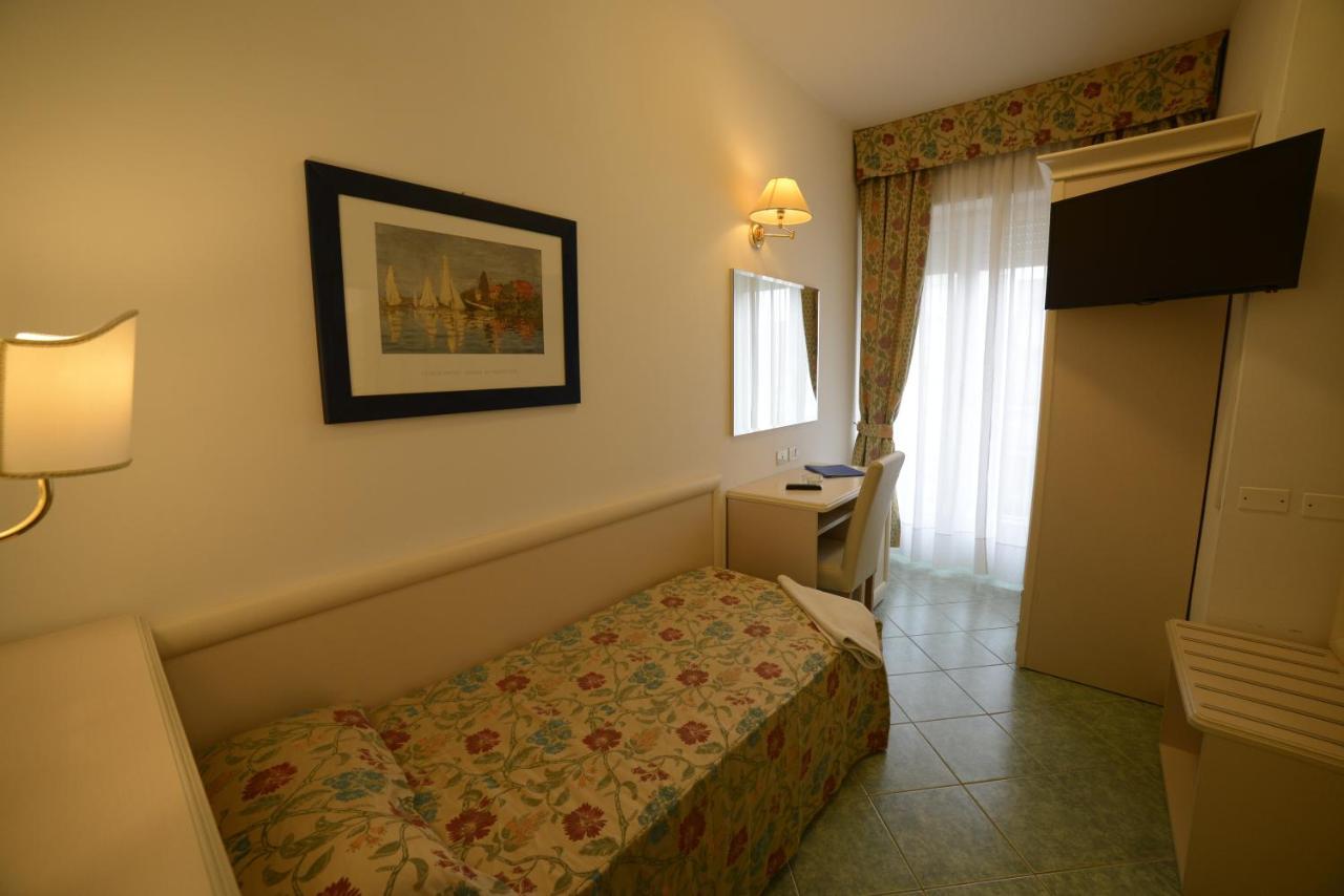 Hotel Nord Est Cattolica Kültér fotó